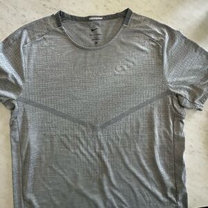Nike Men's Grey Short-Sleeve Dri-FIT Performance Tee